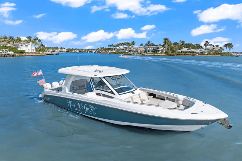 Slide: The Image of Boston Whaler 350 REALM 2022 - 5