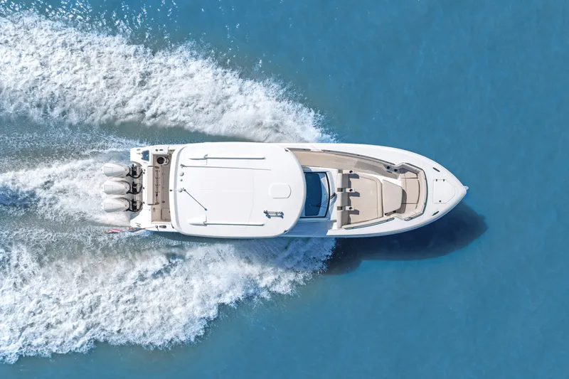 Slide: The Image of Boston Whaler 350 REALM 2022 - 9