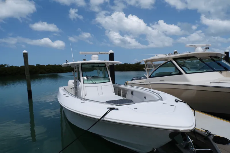 Slide: The Image of Boston Whaler 350 OUTRAGE 2016 - 1