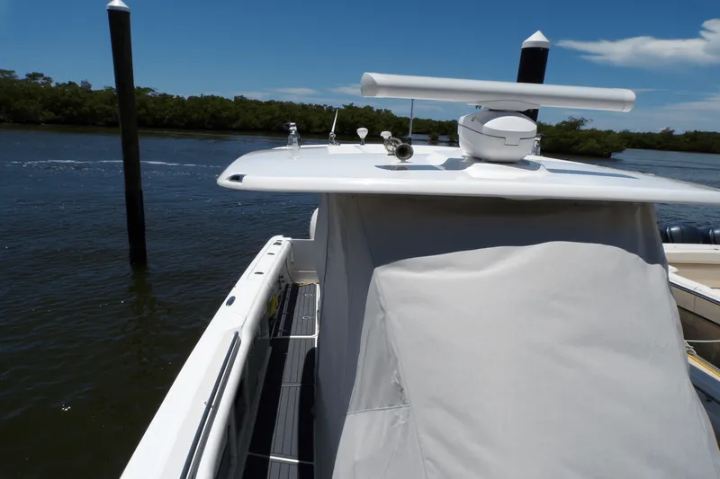 Slide: The Image of Boston Whaler 350 OUTRAGE 2016 - 12