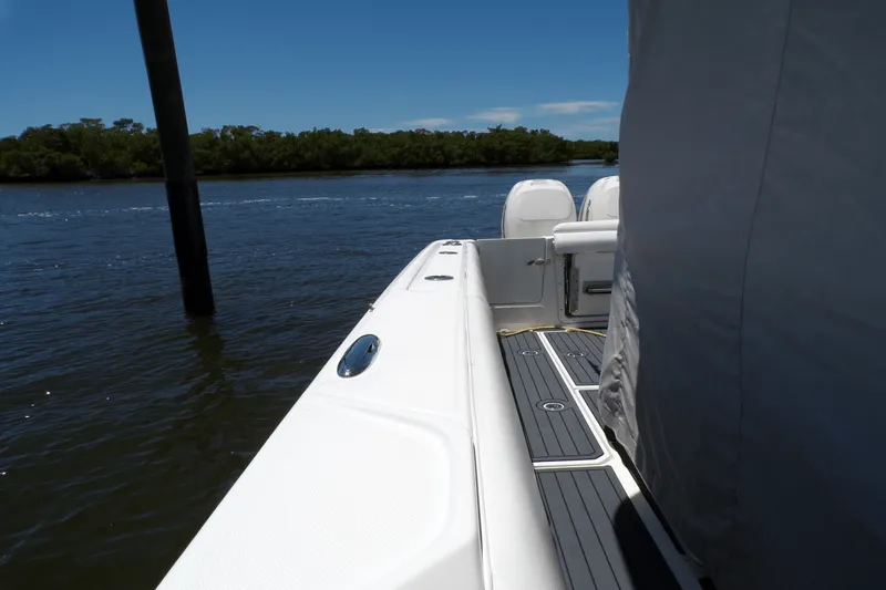 Slide: The Image of Boston Whaler 350 OUTRAGE 2016 - 13