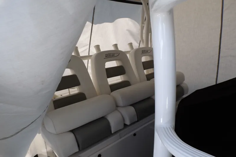 Slide: The Image of Boston Whaler 350 OUTRAGE 2016 - 15