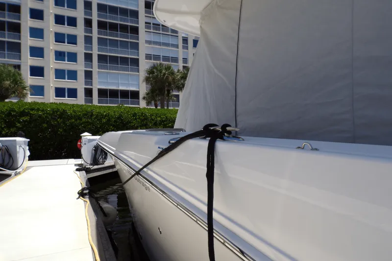 Slide: The Image of Boston Whaler 350 OUTRAGE 2016 - 17