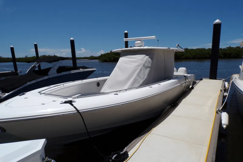 Slide: The Image of Boston Whaler 350 OUTRAGE 2016 - 18