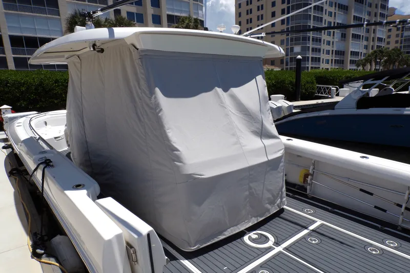 Slide: The Image of Boston Whaler 350 OUTRAGE 2016 - 2