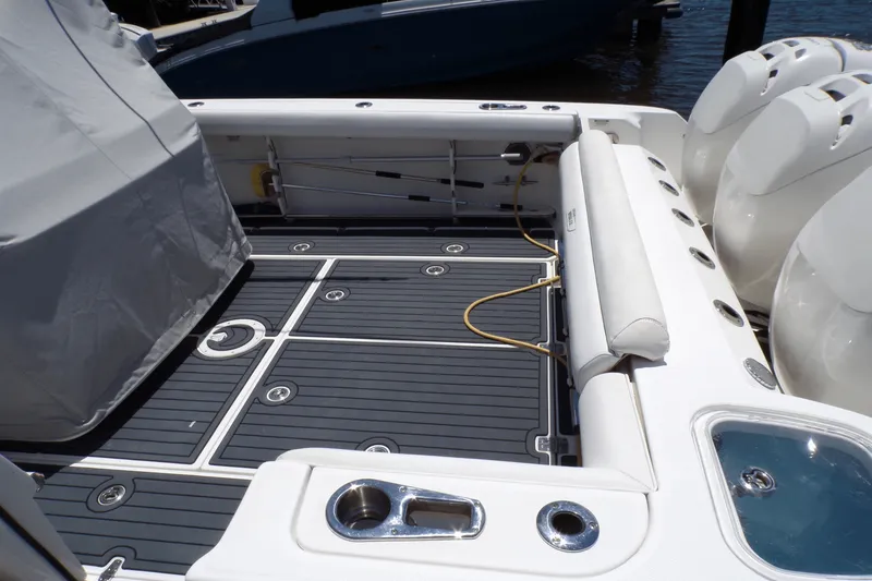 Slide: The Image of Boston Whaler 350 OUTRAGE 2016 - 21