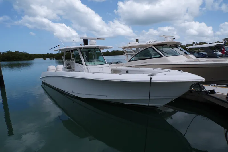 Slide: The Image of Boston Whaler 350 OUTRAGE 2016 - 24