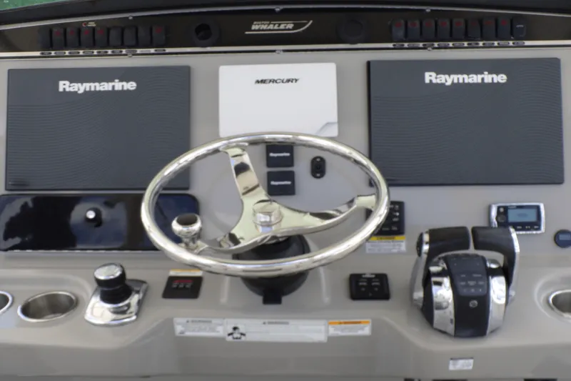 Slide: The Image of Boston Whaler 350 OUTRAGE 2016 - 27