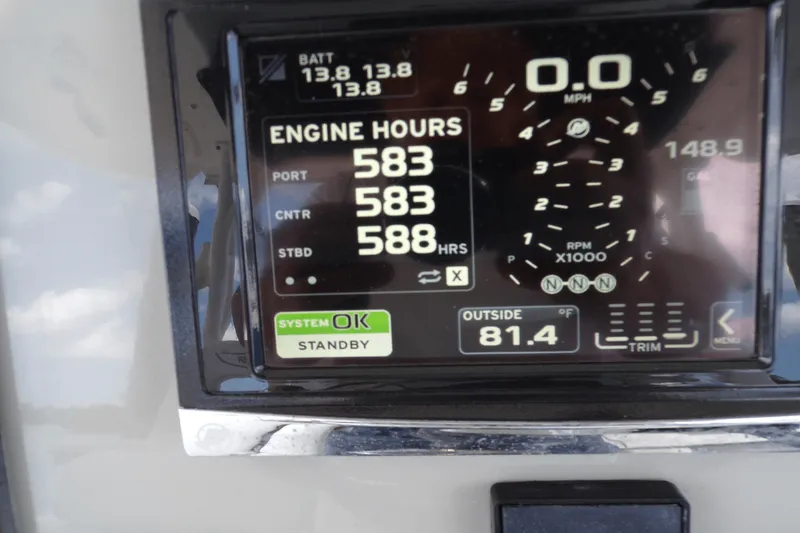 Slide: The Image of Boston Whaler 350 OUTRAGE 2016 - 30