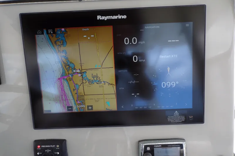 Slide: The Image of Boston Whaler 350 OUTRAGE 2016 - 33