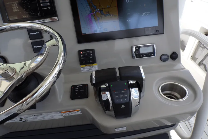 Slide: The Image of Boston Whaler 350 OUTRAGE 2016 - 35