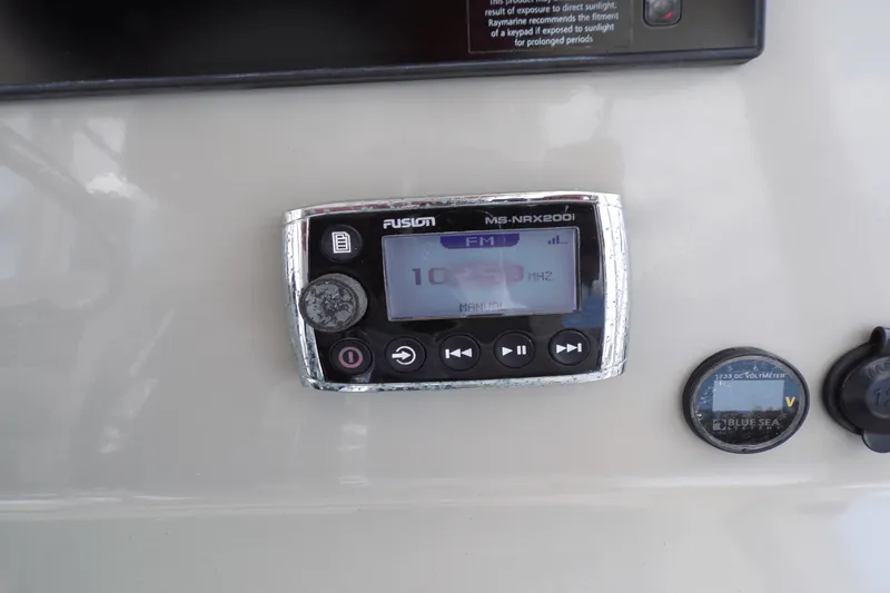 Slide: The Image of Boston Whaler 350 OUTRAGE 2016 - 37