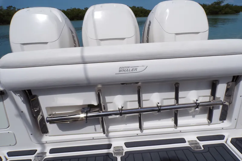 Slide: The Image of Boston Whaler 350 OUTRAGE 2016 - 47