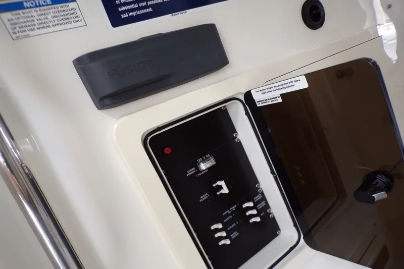 Slide: The Image of Boston Whaler 350 OUTRAGE 2016 - 49