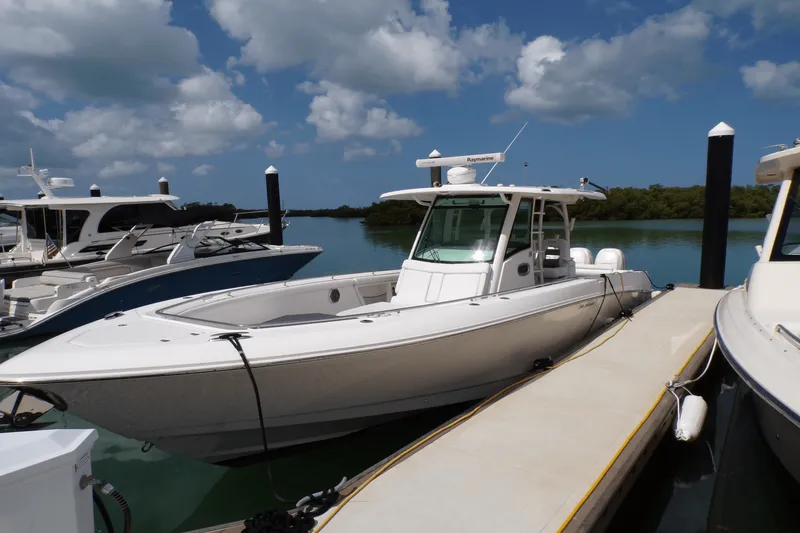 Slide: The Image of Boston Whaler 350 OUTRAGE 2016 - 5