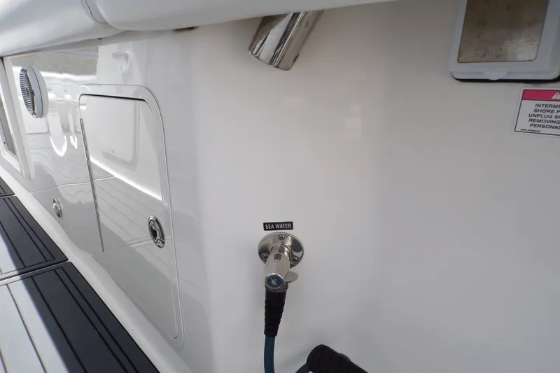 Slide: The Image of Boston Whaler 350 OUTRAGE 2016 - 52