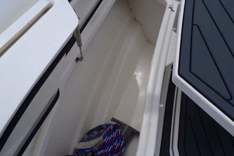 Slide: The Image of Boston Whaler 350 OUTRAGE 2016 - 56