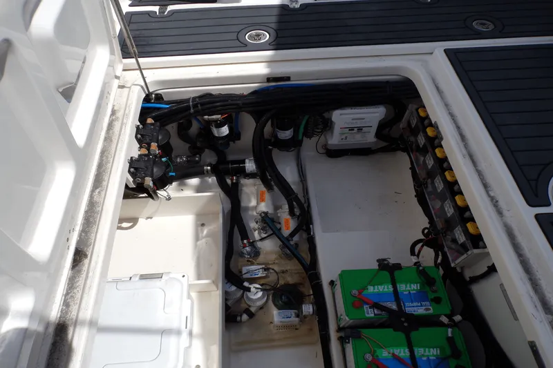 Slide: The Image of Boston Whaler 350 OUTRAGE 2016 - 59