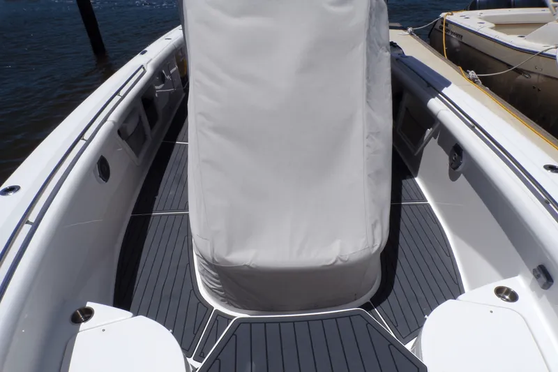 Slide: The Image of Boston Whaler 350 OUTRAGE 2016 - 6