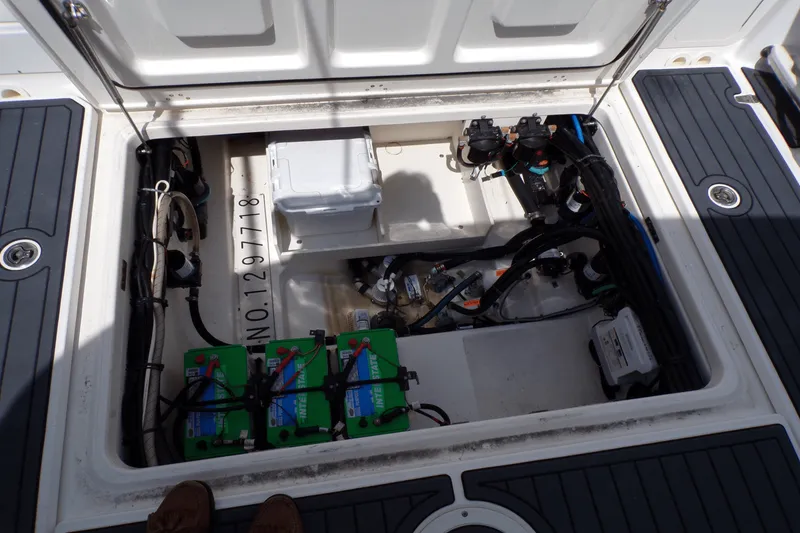 Slide: The Image of Boston Whaler 350 OUTRAGE 2016 - 60