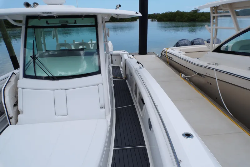 Slide: The Image of Boston Whaler 350 OUTRAGE 2016 - 64
