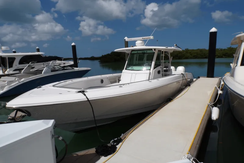 Slide: The Image of Boston Whaler 350 OUTRAGE 2016 - 7