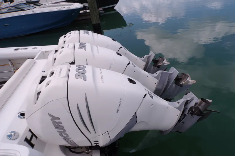 Slide: The Image of Boston Whaler 350 OUTRAGE 2016 - 78