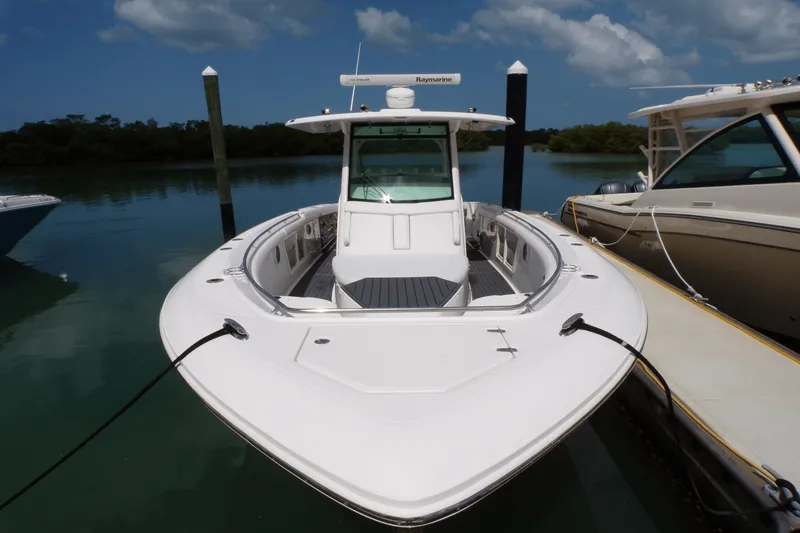 Slide: The Image of Boston Whaler 350 OUTRAGE 2016 - 8
