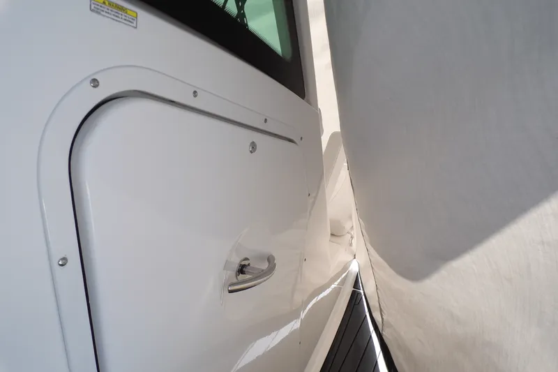 Slide: The Image of Boston Whaler 350 OUTRAGE 2016 - 9