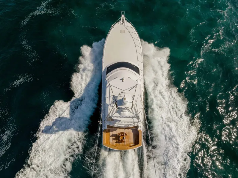 Slide: The Image of Hatteras GT70 2018 - 2