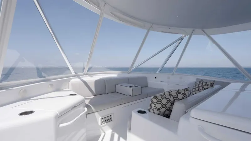 Slide: The Image of Hatteras GT70 2018 - 36