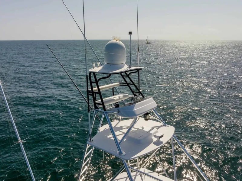 Slide: The Image of Hatteras GT70 2018 - 7