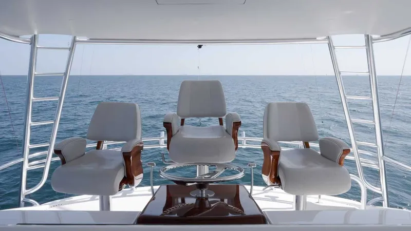 Slide: The Image of Hatteras GT70 2018 - 35