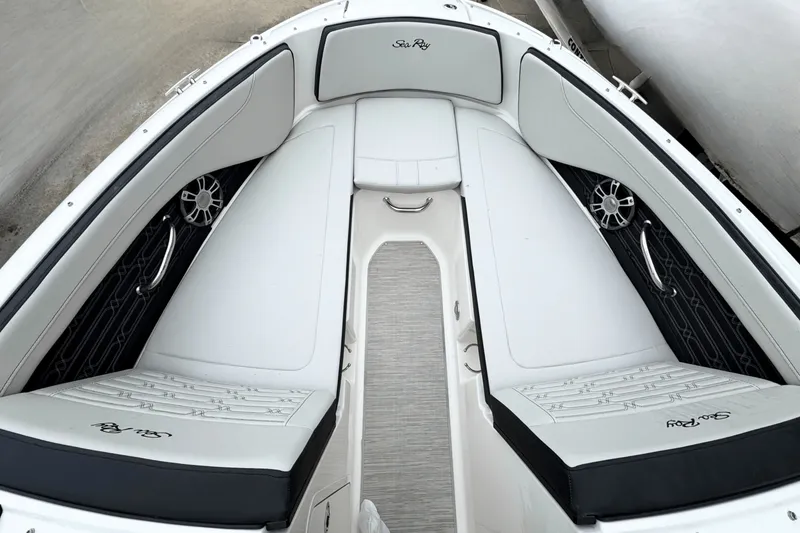 Slide: The Image of Sea Ray SPX 190 Outboard 2025 - 10