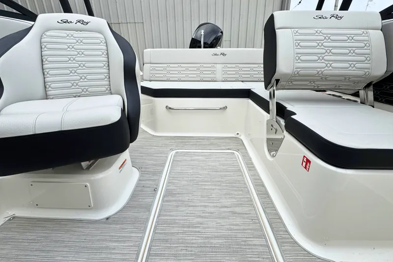 Slide: The Image of Sea Ray SPX 190 Outboard 2025 - 5