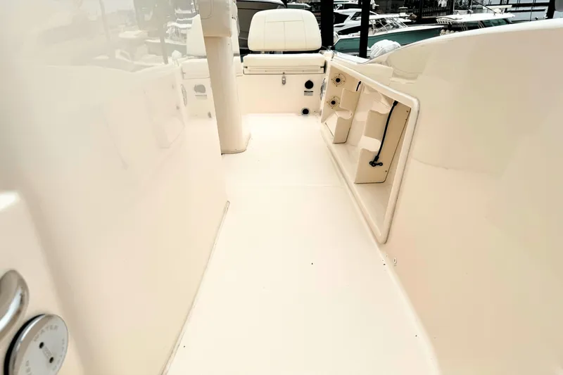 Slide: The Image of Grady-White 231 CE 2024 - 10