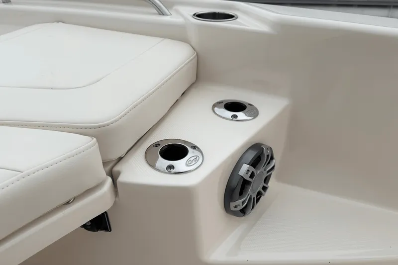 Slide: The Image of Grady-White 231 CE 2024 - 16