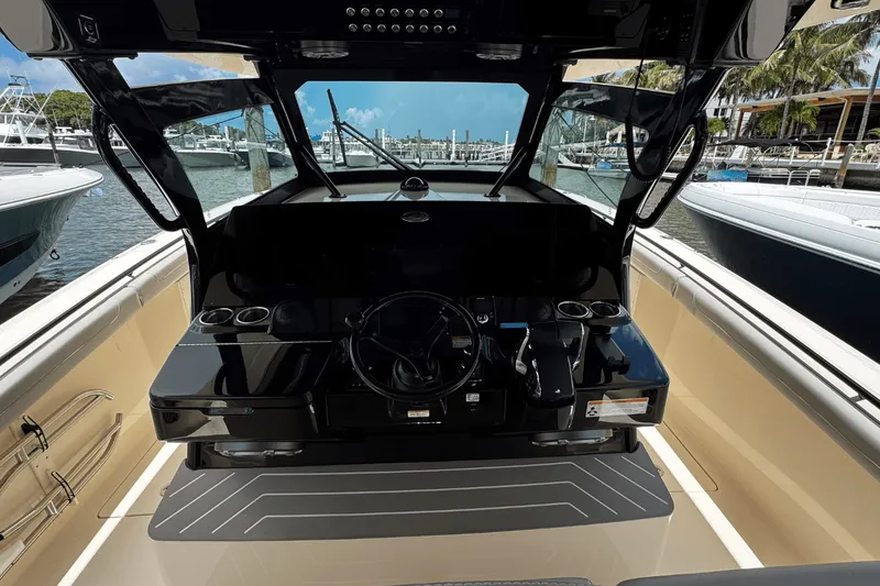 Slide: The Image of Scout 400 LXF 2025 - 11