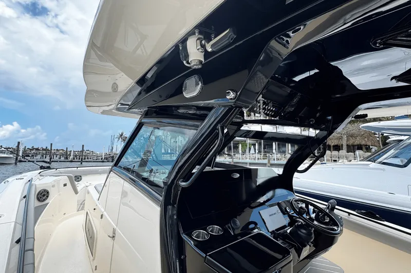 Slide: The Image of Scout 400 LXF 2025 - 13