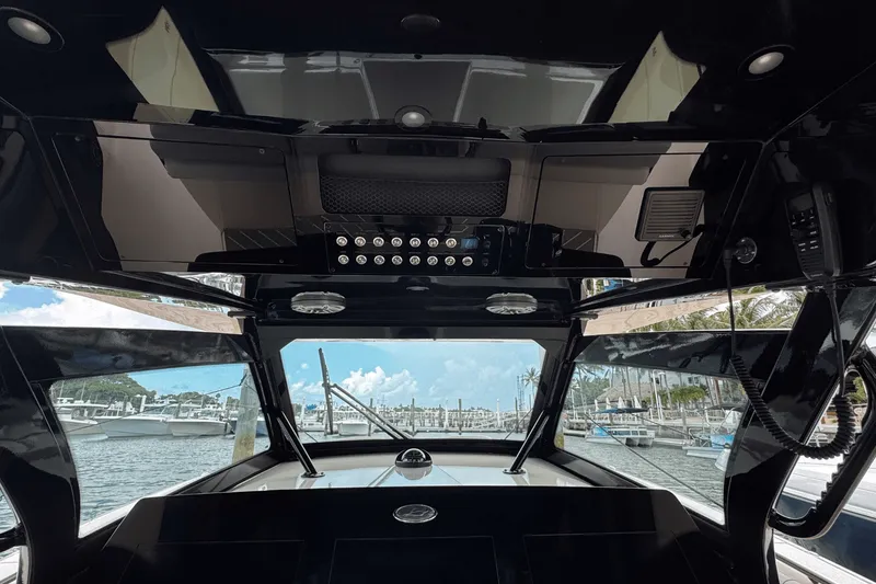 Slide: The Image of Scout 400 LXF 2025 - 15