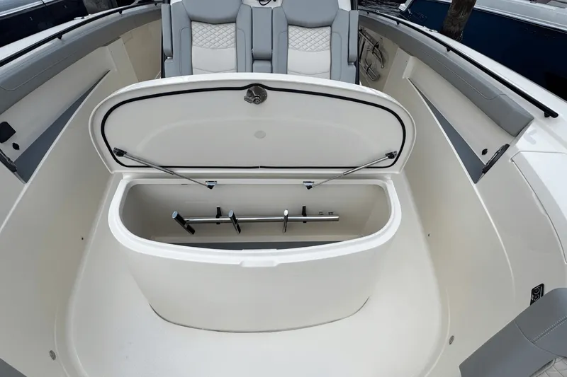 Slide: The Image of Scout 400 LXF 2025 - 23