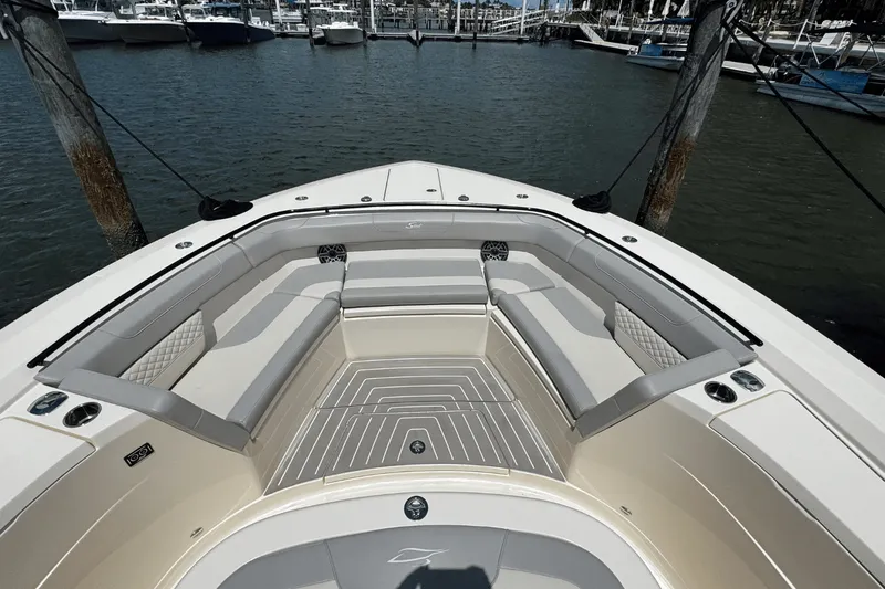 Slide: The Image of Scout 400 LXF 2025 - 25