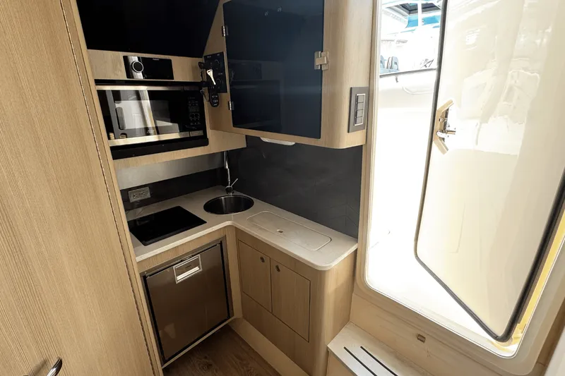 Slide: The Image of Scout 400 LXF 2025 - 27