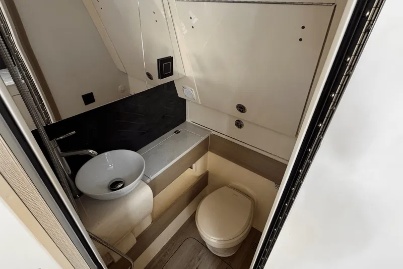 Slide: The Image of Scout 400 LXF 2025 - 28