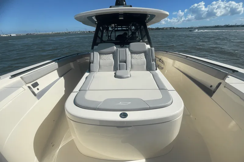 Slide: The Image of Scout 400 LXF 2025 - 33