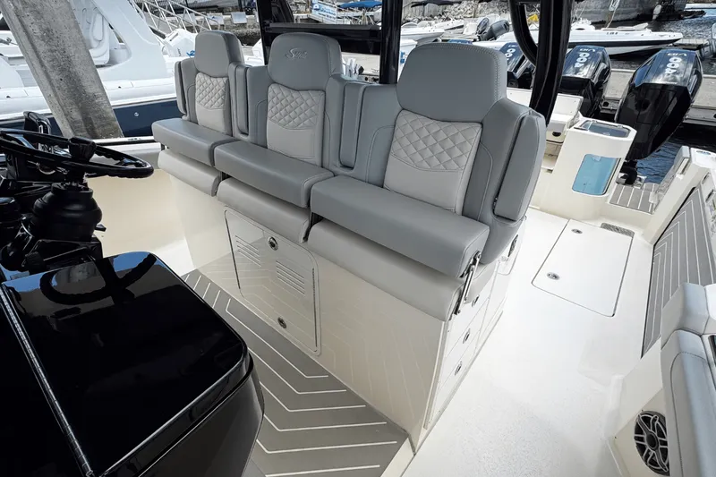 Slide: The Image of Scout 400 LXF 2025 - 9