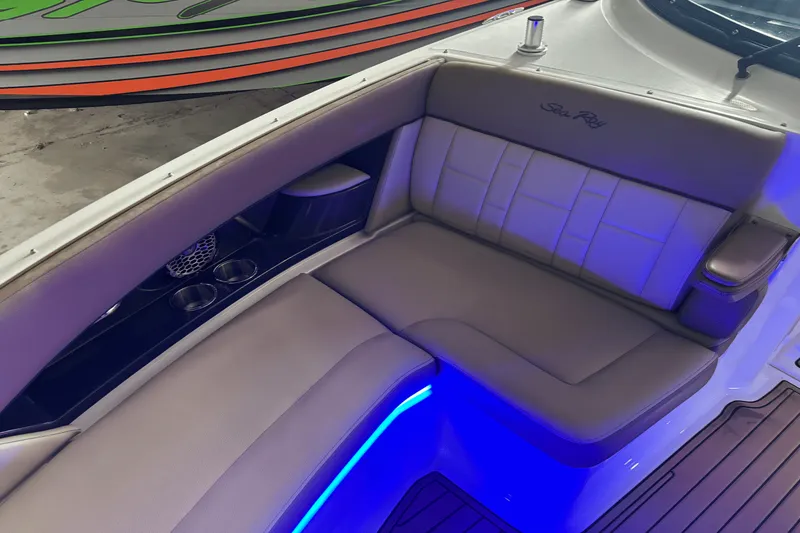 Slide: The Image of Sea Ray 350 SLX 2015 - 11