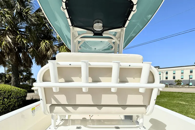 Slide: The Image of Boston Whaler 220 Dauntless 2025 - 14