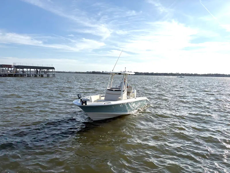 Slide: The Image of Boston Whaler 220 Dauntless 2025 - 2