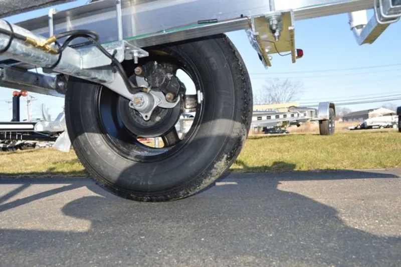 Slide: The Image of Venture Trailers Aluminum Single Axle Commander Series COM-3400 2026 - 5